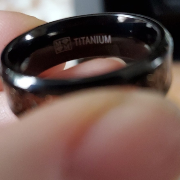 Titanium ring - Picture 3 of 3